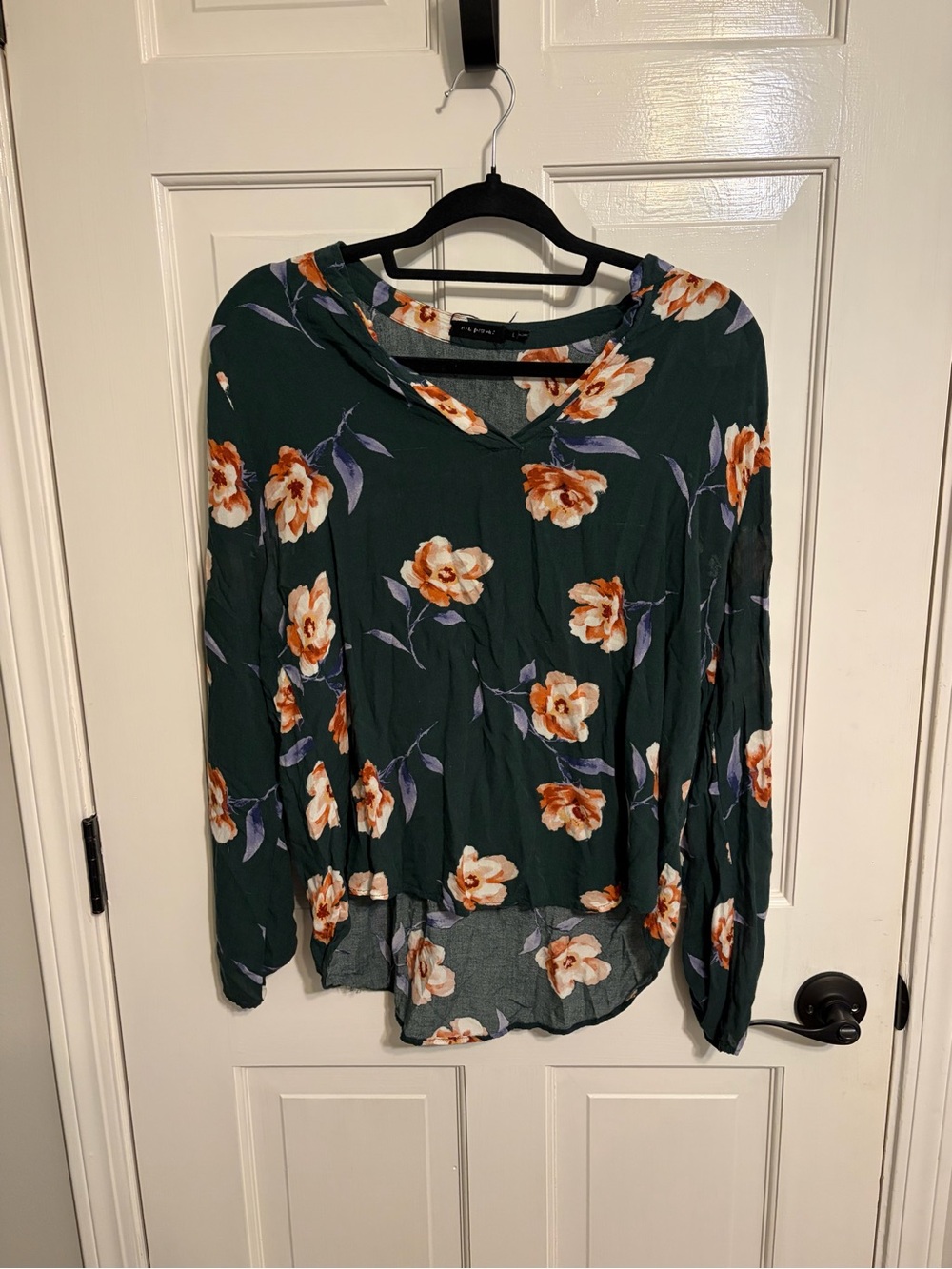 Blu Pepper Dark Green Floral V-Neck Long Sleeve Blouse - Size Large
